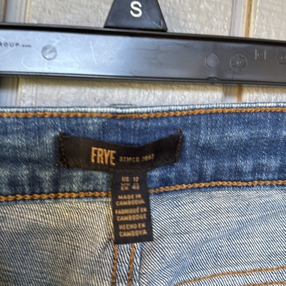 Frye Classic Blue Denim Jeans - Picture 7 of 8